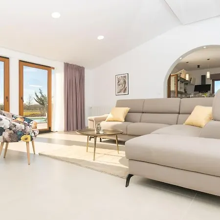 Rosa By Istrialux Loborika