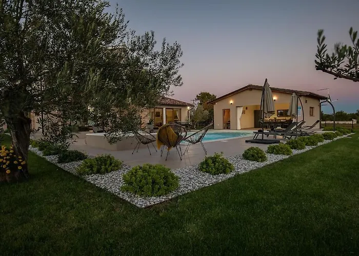 Rosa By Istrialux * Loborika