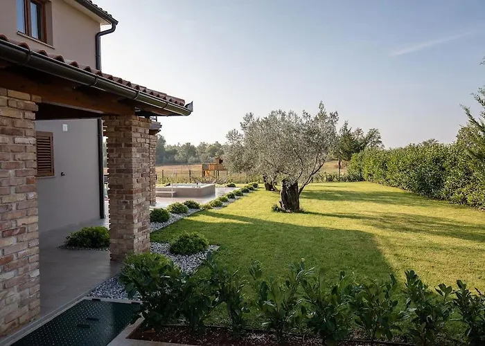 Rosa By Istrialux * Loborika