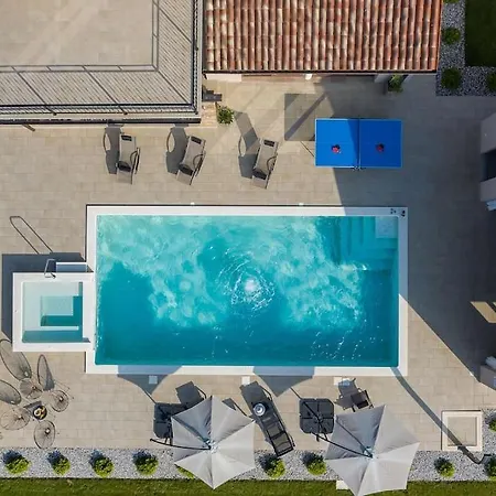 וילה Rosa By Istrialux Loborika