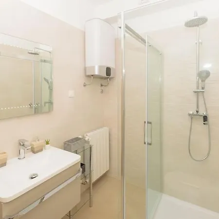 Rosa By Istrialux Loborika