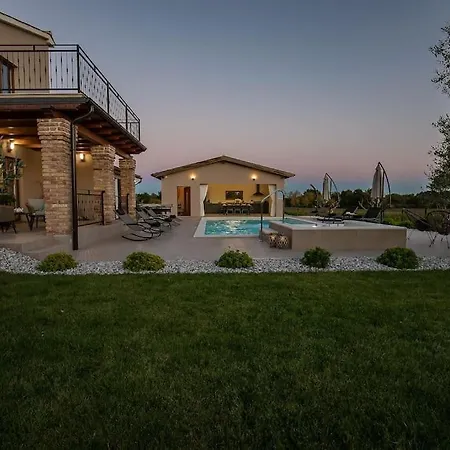 וילה Rosa By Istrialux Loborika