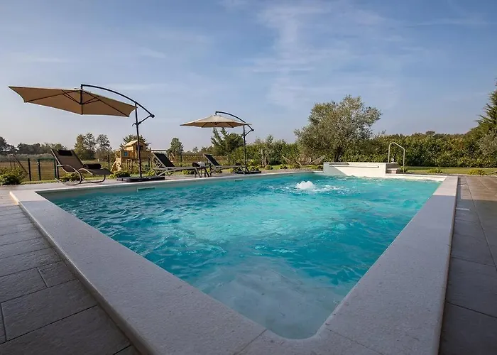 빌라 Rosa By Istrialux *