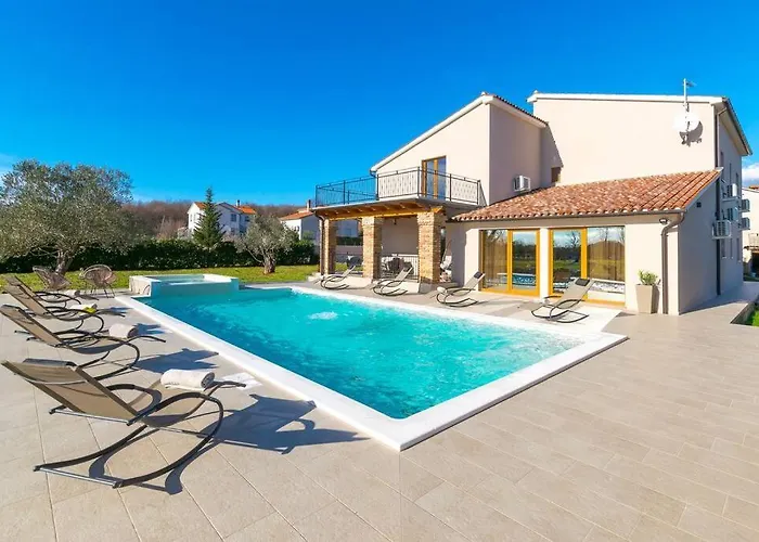 빌라 Rosa By Istrialux